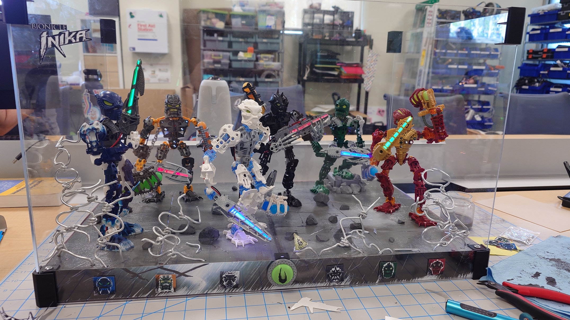 Bionicle display of 6 bionicles.
